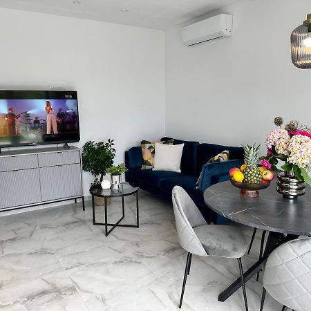 Olive View Apartment Brela Eksteriør billede