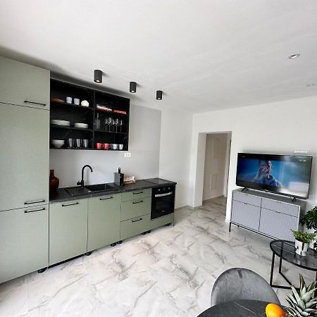 Olive View Apartment Brela Eksteriør billede