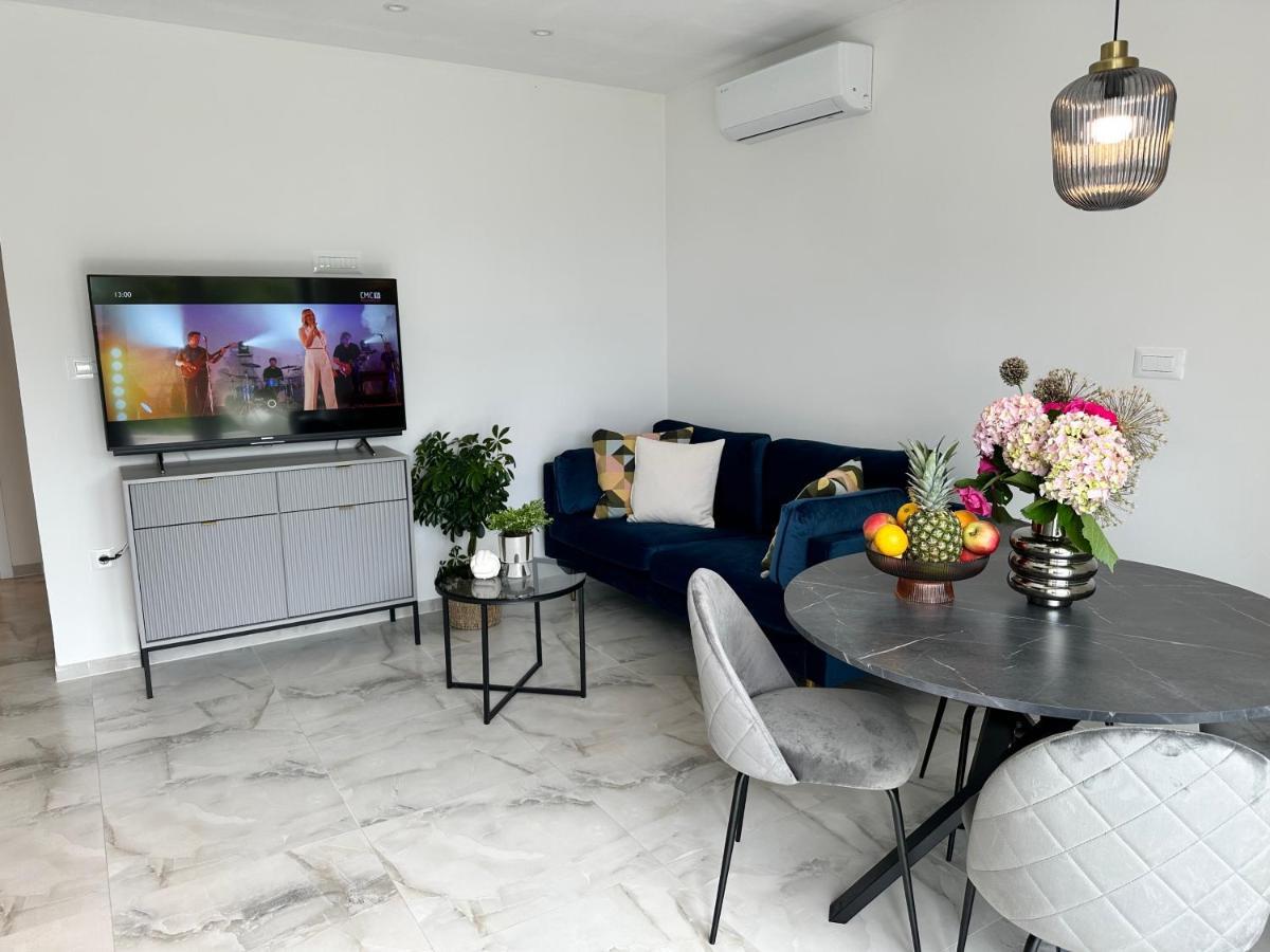 Olive View Apartment Brela Eksteriør billede
