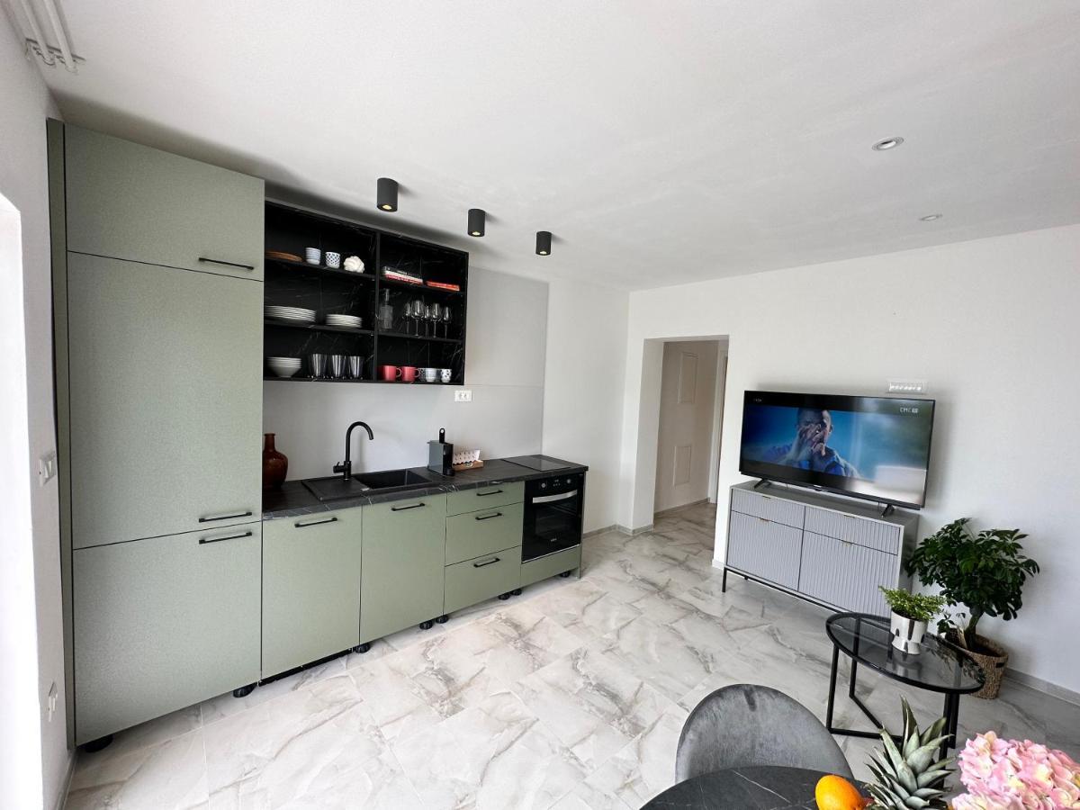 Olive View Apartment Brela Eksteriør billede