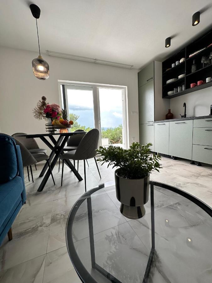 Olive View Apartment Brela Eksteriør billede