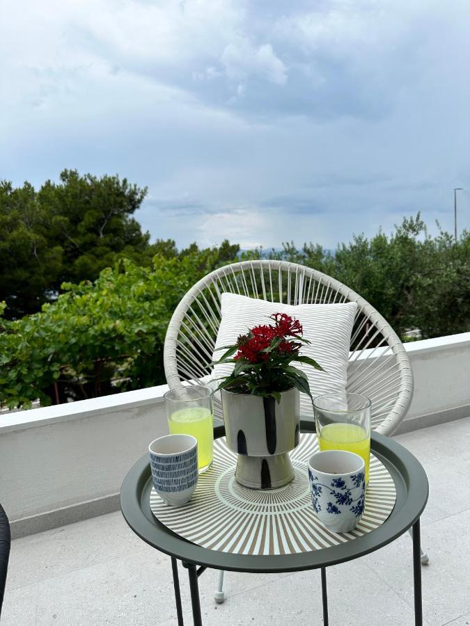 Olive View Apartment Brela Eksteriør billede